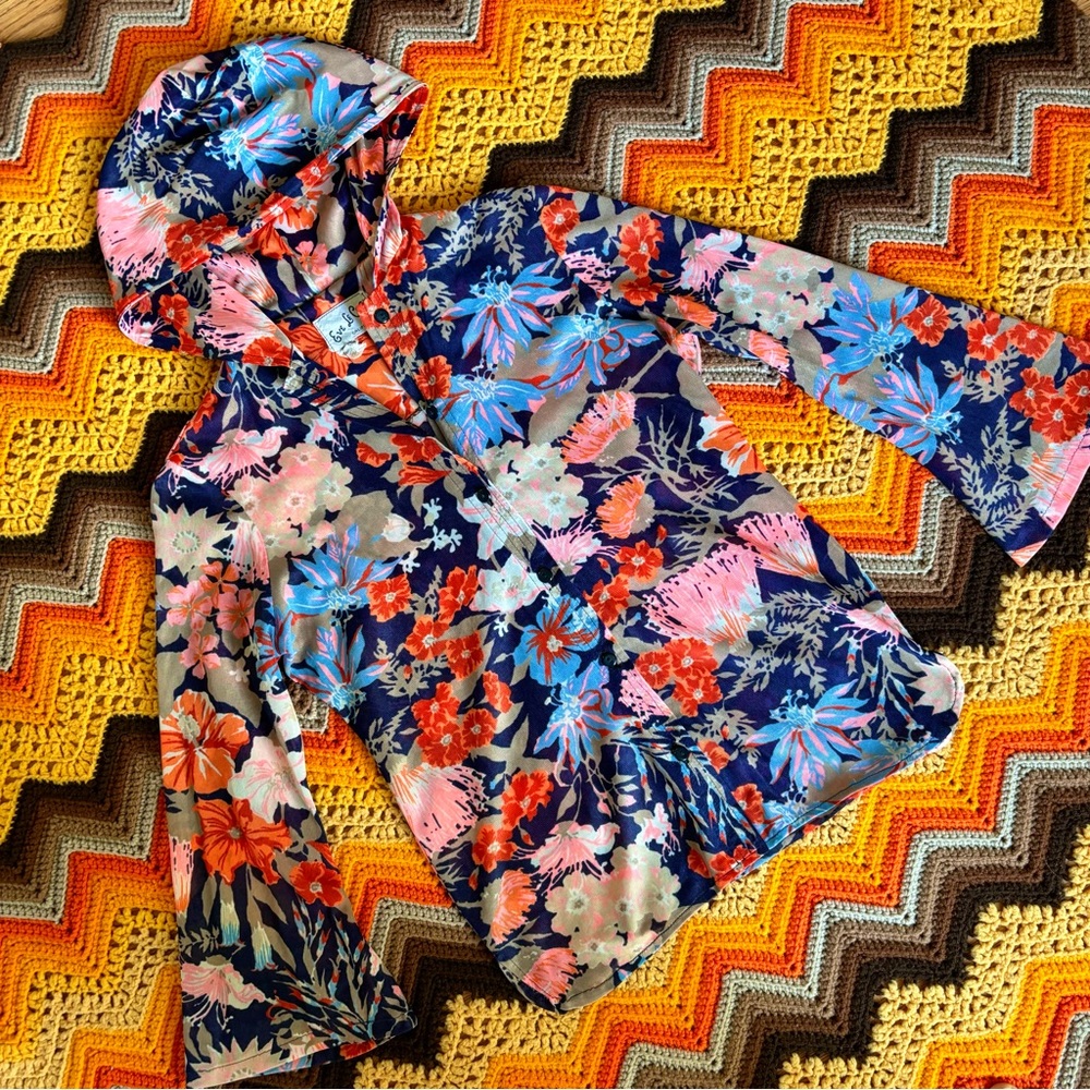 Vintage 60s hooded and flared sleeve button down blouse